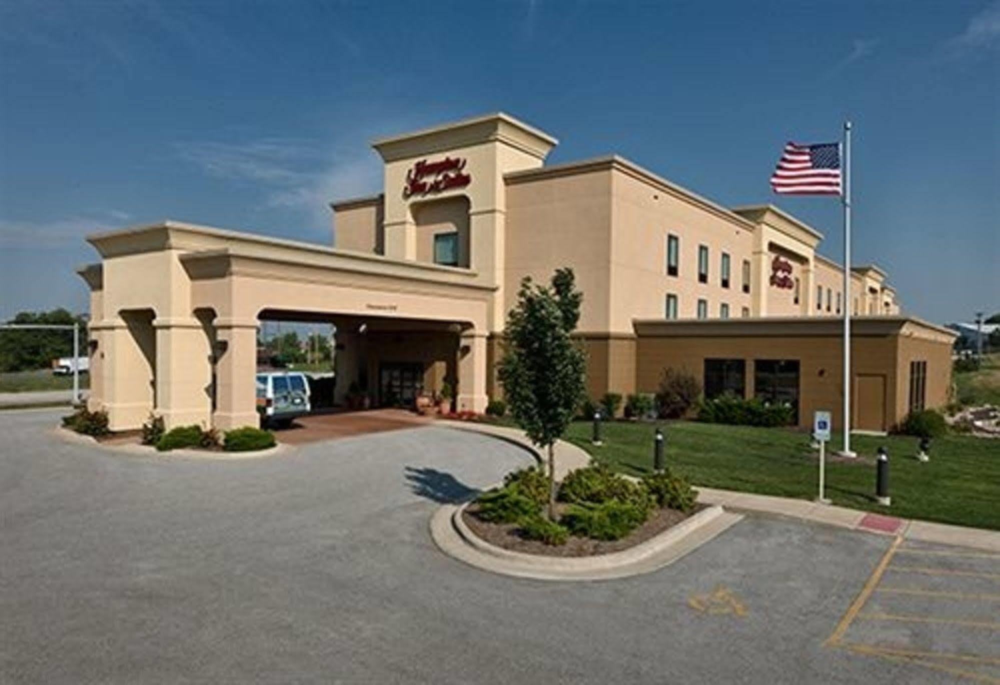 Hampton Inn & Suites Moline-Quad City Int'L Aprt Exterior photo